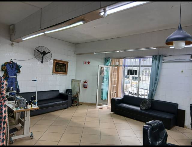800M² BUILDING FOR SALE IN SPARKS ESTATE